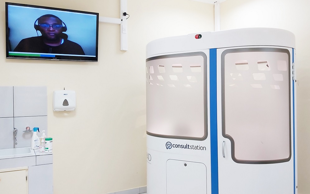 Cabine de télémédecine installée dans l'Hôpital Marcel Abéké de Comilog au Gabon.