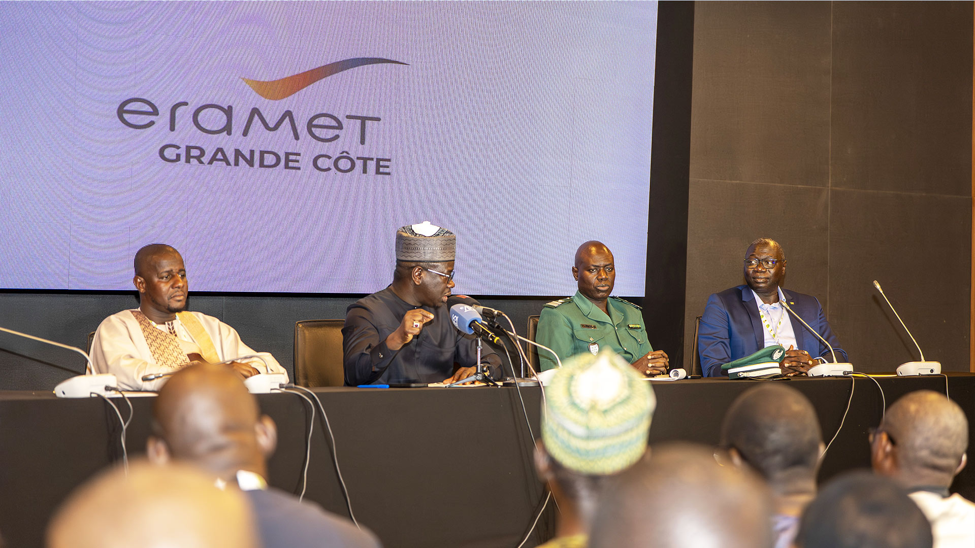 Land handover ceremony for revegetated areas. From left to right: Ibrahima Gassama, Director General of Mines and Geology; Birame Souleye Diop, Minister of Energy, Petroleum and Mines; Colonel Babacar Dione, Director General of Water and Forests; and Frédéric Zanklan, Managing Director of Eramet Grande Côte.